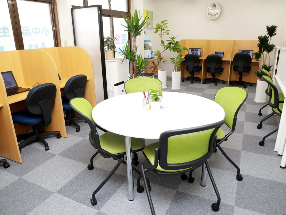 長崎県大村市の松陰塾 大村本町校｜完全個別なのに通い放題の学習塾